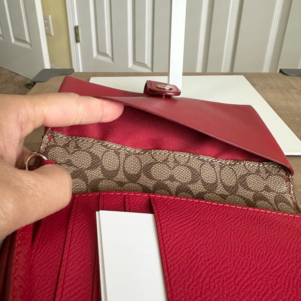 #25. Coach Red Leather Wristlet/Wallet, Excellent Condition - Picture 7 of 9